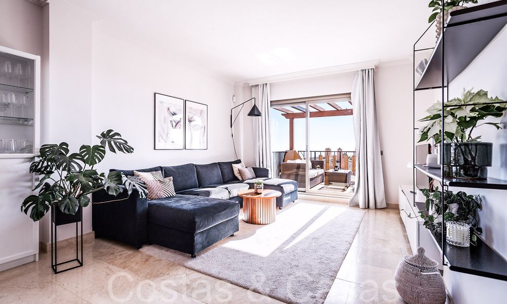 Listo para entrar a vivir, ático de lujo con vistas panorámicas al golf, mar y montaña en venta en Benahavis - Marbella 784806