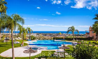 Listo para entrar a vivir, ático de lujo con vistas panorámicas al golf, mar y montaña en venta en Benahavis - Marbella 784811 