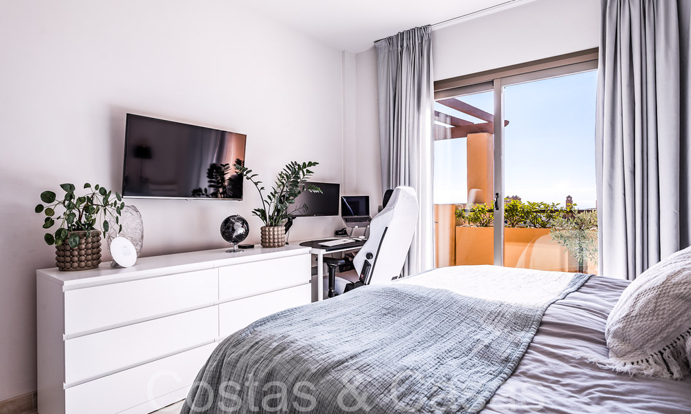 Listo para entrar a vivir, ático de lujo con vistas panorámicas al golf, mar y montaña en venta en Benahavis - Marbella 784817