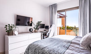 Listo para entrar a vivir, ático de lujo con vistas panorámicas al golf, mar y montaña en venta en Benahavis - Marbella 784817 