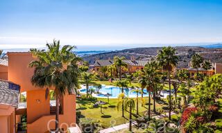 Listo para entrar a vivir, ático de lujo con vistas panorámicas al golf, mar y montaña en venta en Benahavis - Marbella 784826 