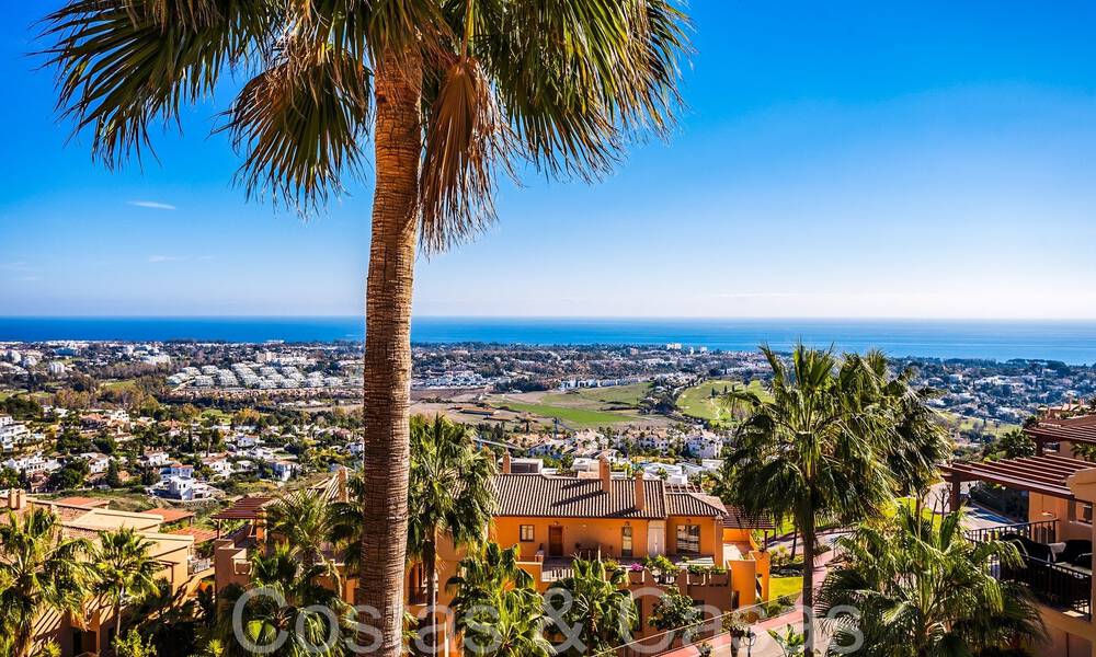 Listo para entrar a vivir, ático de lujo con vistas panorámicas al golf, mar y montaña en venta en Benahavis - Marbella 784829