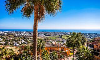 Listo para entrar a vivir, ático de lujo con vistas panorámicas al golf, mar y montaña en venta en Benahavis - Marbella 784829 