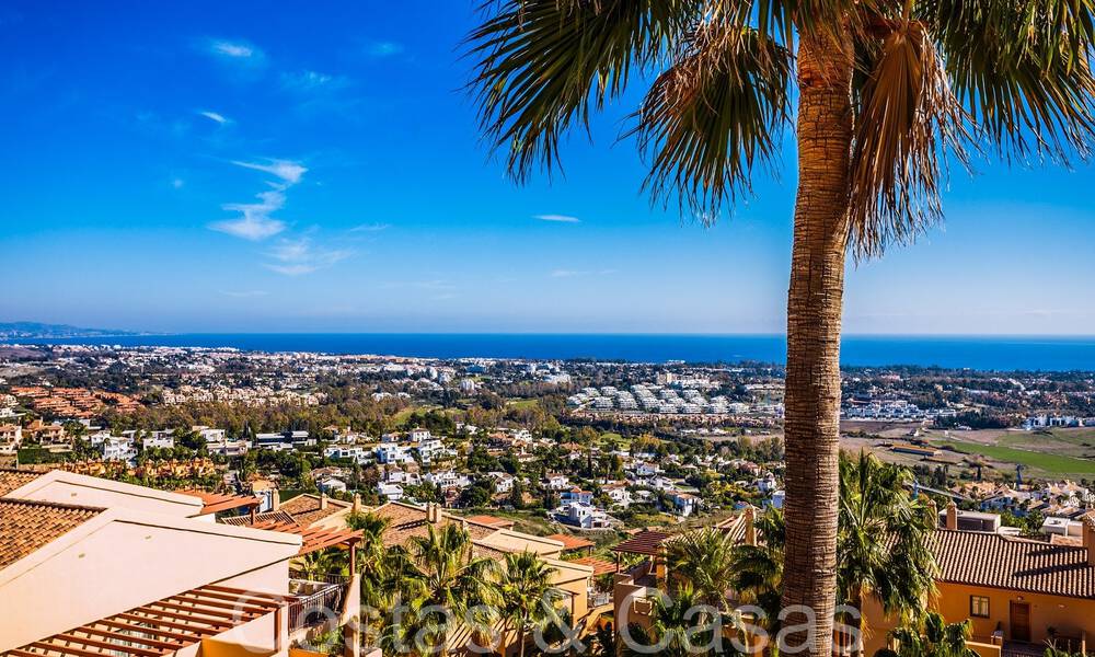 Listo para entrar a vivir, ático de lujo con vistas panorámicas al golf, mar y montaña en venta en Benahavis - Marbella 784830