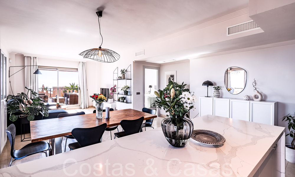 Listo para entrar a vivir, ático de lujo con vistas panorámicas al golf, mar y montaña en venta en Benahavis - Marbella 784832