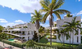 Innovadores apartamentos sobre plano en venta a un paso de los servicios y la playa en Estepona, Costa del Sol 784907 