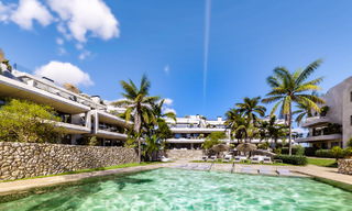 Innovadores apartamentos sobre plano en venta a un paso de los servicios y la playa en Estepona, Costa del Sol 784922 