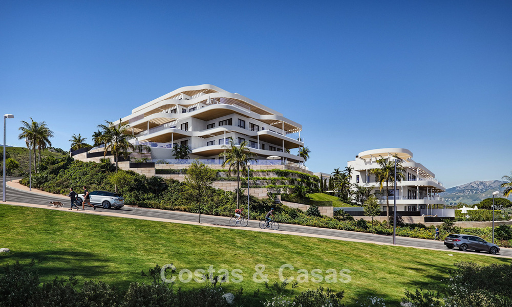 ¡Lanzamiento! Apartamentos con vistas panorámicas al mar en venta, en primera línea de golf en Mijas Costa, Costa del Sol 784999