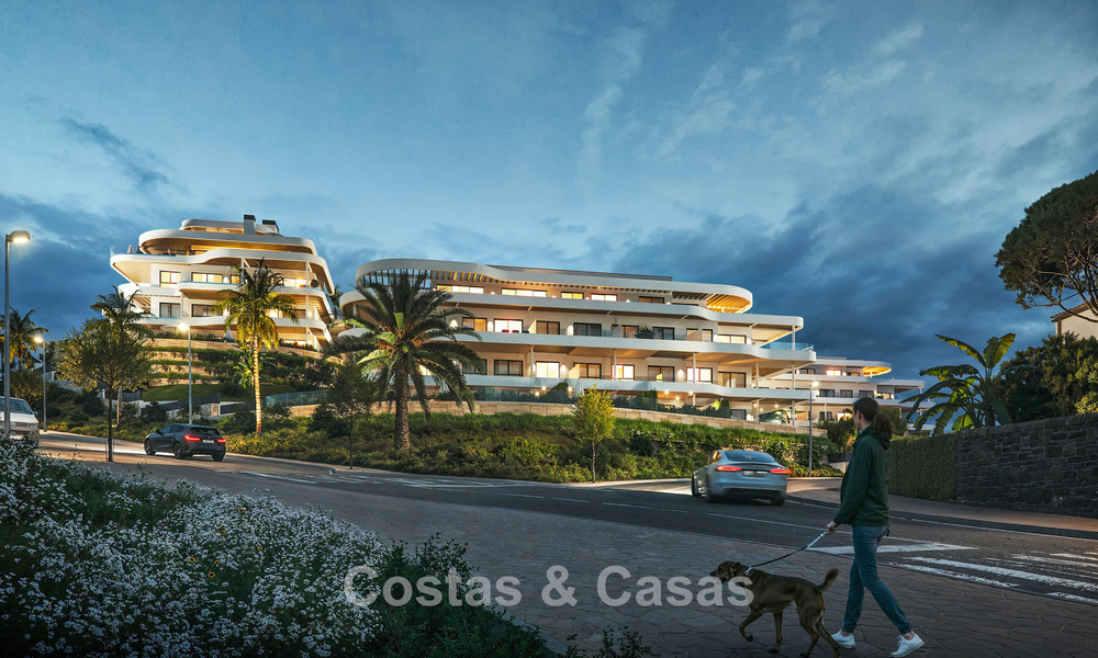 ¡Lanzamiento! Apartamentos con vistas panorámicas al mar en venta, en primera línea de golf en Mijas Costa, Costa del Sol 785000