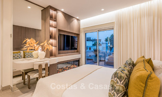 Ático de lujo con vistas al mar en venta en un complejo cerrado en la playa de la Nueva Milla de Oro, entre Marbella y Estepona 785029 