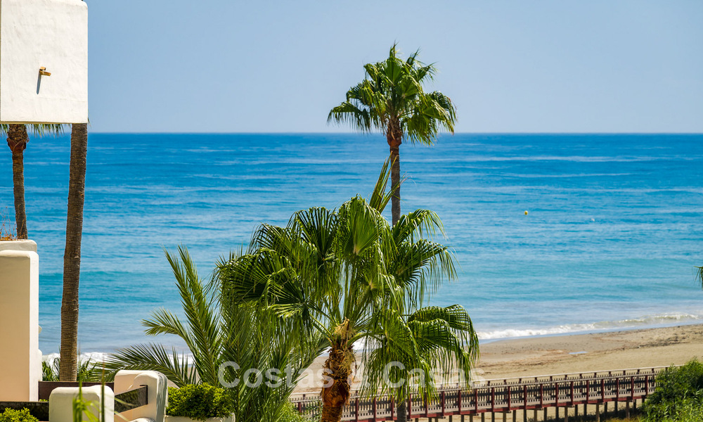 Ático de lujo con vistas al mar en venta en un complejo cerrado en la playa de la Nueva Milla de Oro, entre Marbella y Estepona 785031