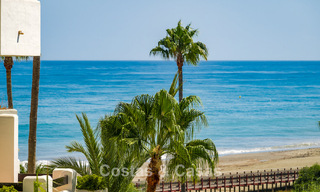 Ático de lujo con vistas al mar en venta en un complejo cerrado en la playa de la Nueva Milla de Oro, entre Marbella y Estepona 785031 