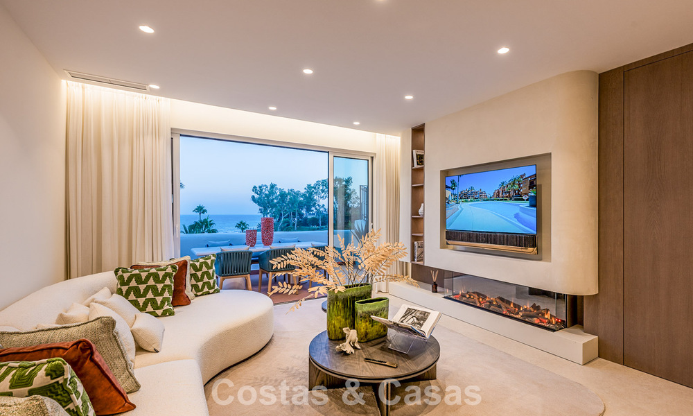 Ático de lujo con vistas al mar en venta en un complejo cerrado en la playa de la Nueva Milla de Oro, entre Marbella y Estepona 785035