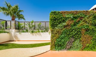 Ático de lujo con vistas al mar en venta en un complejo cerrado en la playa de la Nueva Milla de Oro, entre Marbella y Estepona 785043 