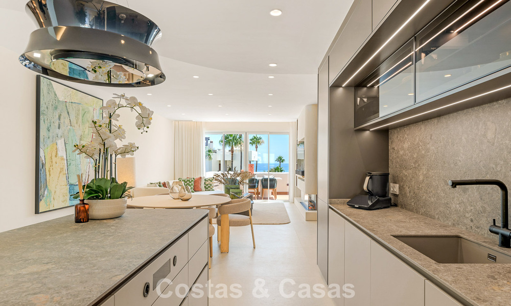 Ático de lujo con vistas al mar en venta en un complejo cerrado en la playa de la Nueva Milla de Oro, entre Marbella y Estepona 785051