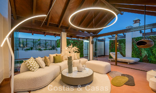 Ático de lujo con vistas al mar en venta en un complejo cerrado en la playa de la Nueva Milla de Oro, entre Marbella y Estepona 785054 