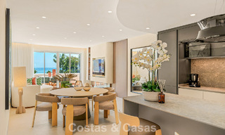 Ático de lujo con vistas al mar en venta en un complejo cerrado en la playa de la Nueva Milla de Oro, entre Marbella y Estepona 785055 
