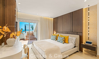 Ático de lujo con vistas al mar en venta en un complejo cerrado en la playa de la Nueva Milla de Oro, entre Marbella y Estepona 785059 