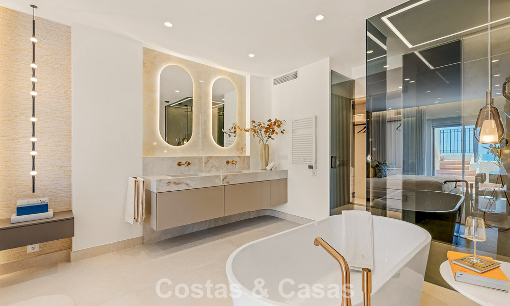 Ático de lujo con vistas al mar en venta en un complejo cerrado en la playa de la Nueva Milla de Oro, entre Marbella y Estepona 785061