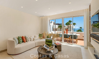 Ático de lujo con vistas al mar en venta en un complejo cerrado en la playa de la Nueva Milla de Oro, entre Marbella y Estepona 785064 