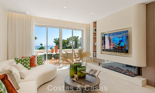 Ático de lujo con vistas al mar en venta en un complejo cerrado en la playa de la Nueva Milla de Oro, entre Marbella y Estepona 785066 
