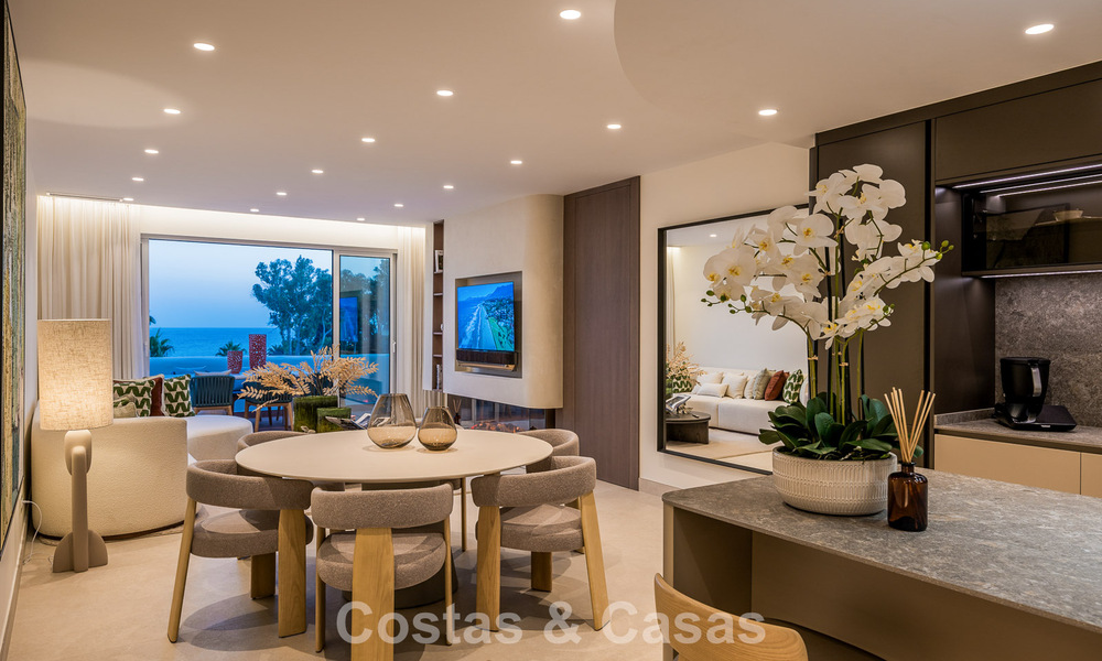 Ático de lujo con vistas al mar en venta en un complejo cerrado en la playa de la Nueva Milla de Oro, entre Marbella y Estepona 785075