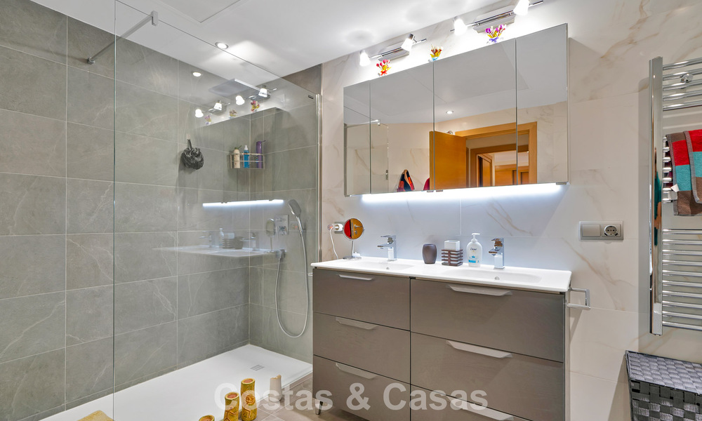 Apartamento de 3 dormitorios en venta con vistas al jardin y al mar, listo para entrar a vivir en Los Flamingos Golf Resort, Marbella - Benahavís 785076