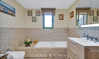 Apartamento de 3 dormitorios en venta con vistas al jardin y al mar, listo para entrar a vivir en Los Flamingos Golf Resort, Marbella - Benahavís 785082 
