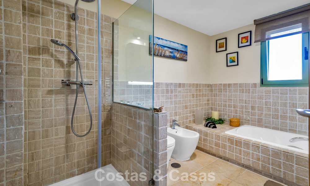 Apartamento de 3 dormitorios en venta con vistas al jardin y al mar, listo para entrar a vivir en Los Flamingos Golf Resort, Marbella - Benahavís 785083