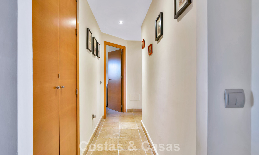 Apartamento de 3 dormitorios en venta con vistas al jardin y al mar, listo para entrar a vivir en Los Flamingos Golf Resort, Marbella - Benahavís 785084