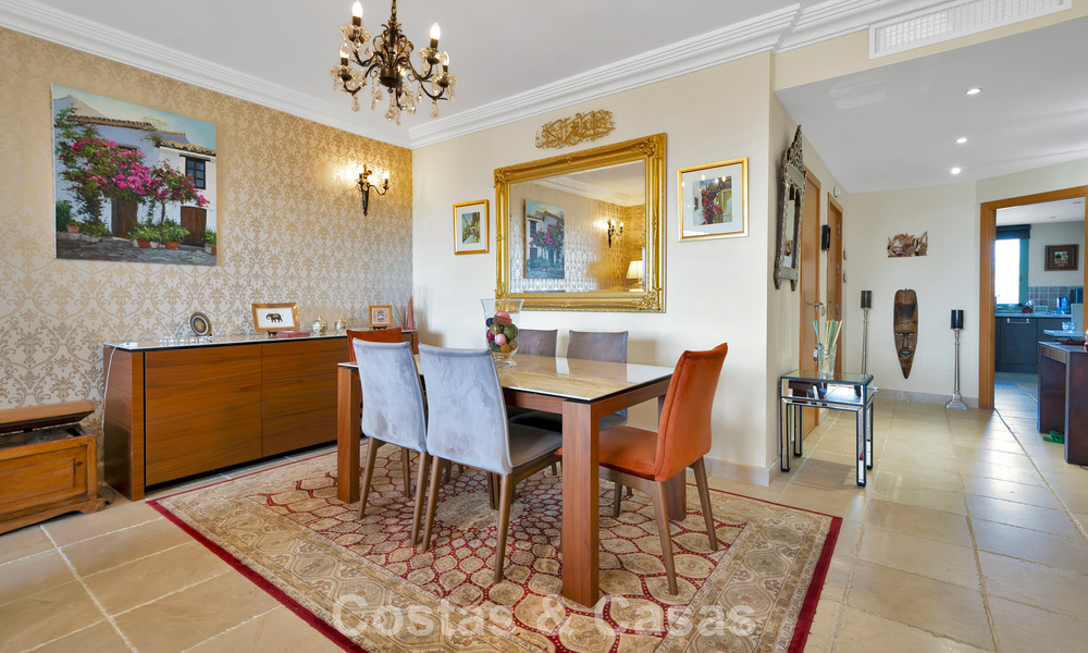 Apartamento de 3 dormitorios en venta con vistas al jardin y al mar, listo para entrar a vivir en Los Flamingos Golf Resort, Marbella - Benahavís 785088