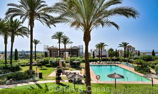 Apartamento de 3 dormitorios en venta con vistas al jardin y al mar, listo para entrar a vivir en Los Flamingos Golf Resort, Marbella - Benahavís 785094 