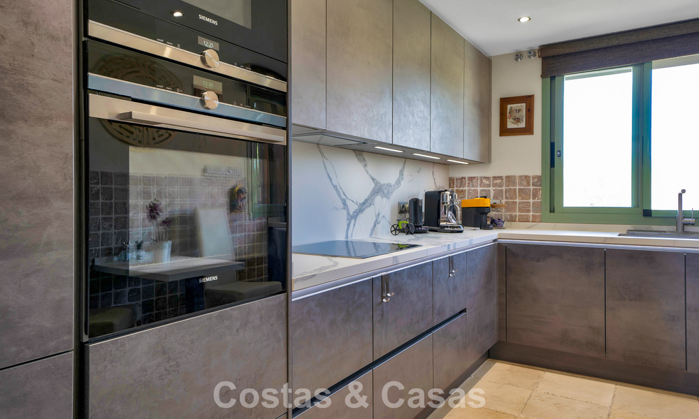 Apartamento de 3 dormitorios en venta con vistas al jardin y al mar, listo para entrar a vivir en Los Flamingos Golf Resort, Marbella - Benahavís 785099