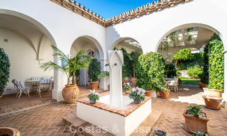 Impresionante villa mediterránea en venta en una urbanización cerrada en la Milla de Oro de Marbella 785101 