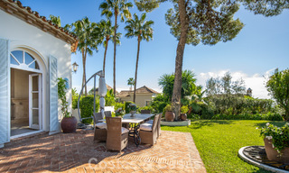 Impresionante villa mediterránea en venta en una urbanización cerrada en la Milla de Oro de Marbella 785104 