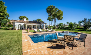 Impresionante villa mediterránea en venta en una urbanización cerrada en la Milla de Oro de Marbella 785107 
