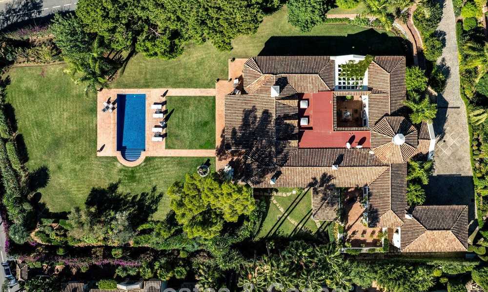 Impresionante villa mediterránea en venta en una urbanización cerrada en la Milla de Oro de Marbella 785110