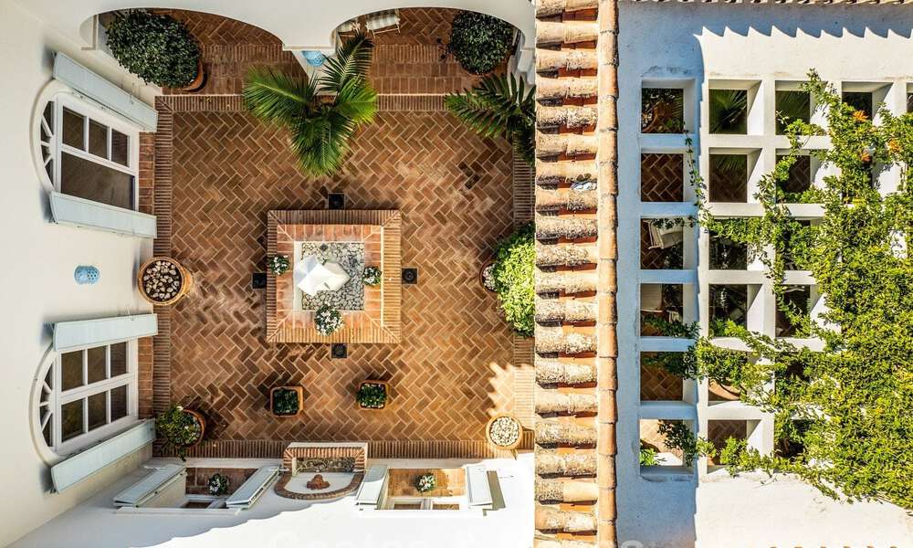 Impresionante villa mediterránea en venta en una urbanización cerrada en la Milla de Oro de Marbella 785111