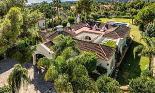 Impresionante villa mediterránea en venta en una urbanización cerrada en la Milla de Oro de Marbella 785112 