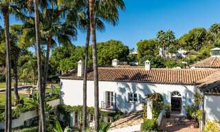 Impresionante villa mediterránea en venta en una urbanización cerrada en la Milla de Oro de Marbella 785113 