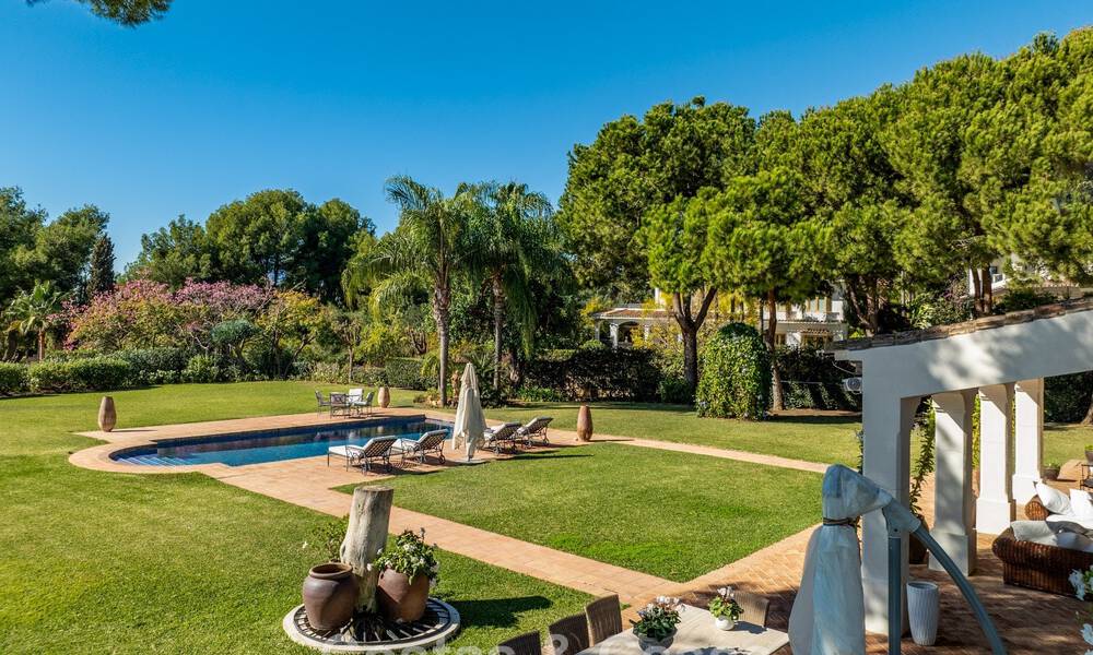 Impresionante villa mediterránea en venta en una urbanización cerrada en la Milla de Oro de Marbella 785114
