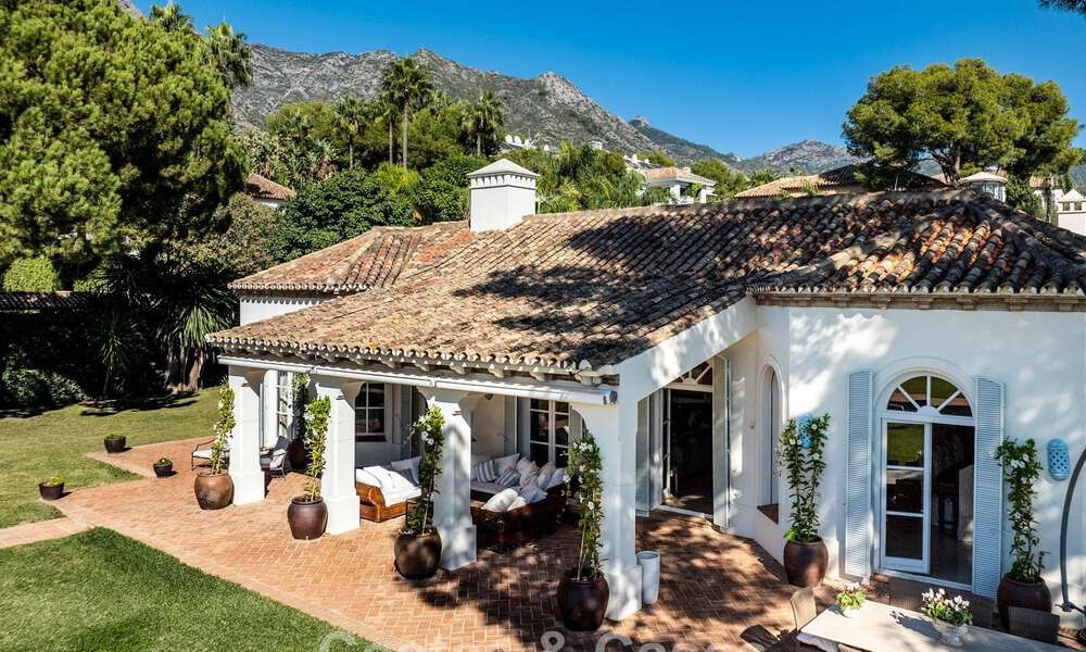 Impresionante villa mediterránea en venta en una urbanización cerrada en la Milla de Oro de Marbella 785115