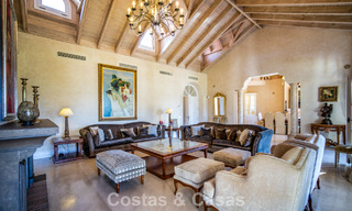 Impresionante villa mediterránea en venta en una urbanización cerrada en la Milla de Oro de Marbella 785117 