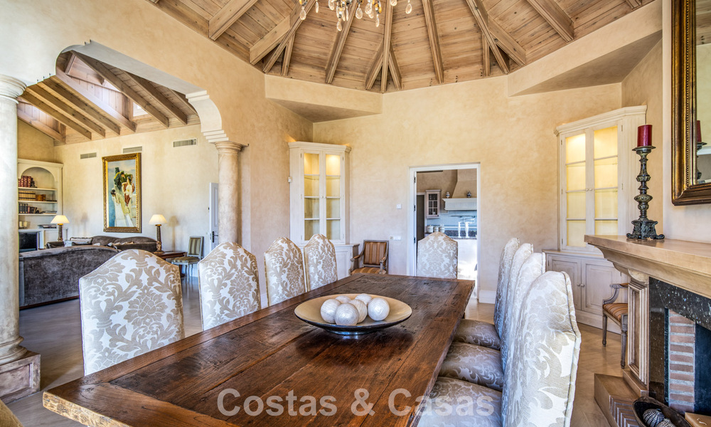 Impresionante villa mediterránea en venta en una urbanización cerrada en la Milla de Oro de Marbella 785118
