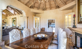 Impresionante villa mediterránea en venta en una urbanización cerrada en la Milla de Oro de Marbella 785118 
