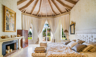 Impresionante villa mediterránea en venta en una urbanización cerrada en la Milla de Oro de Marbella 785120 