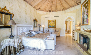 Impresionante villa mediterránea en venta en una urbanización cerrada en la Milla de Oro de Marbella 785121 