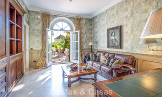 Impresionante villa mediterránea en venta en una urbanización cerrada en la Milla de Oro de Marbella 785123 