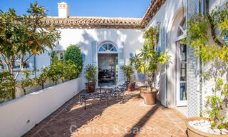 Impresionante villa mediterránea en venta en una urbanización cerrada en la Milla de Oro de Marbella 785124 