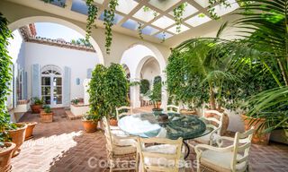 Impresionante villa mediterránea en venta en una urbanización cerrada en la Milla de Oro de Marbella 785126 